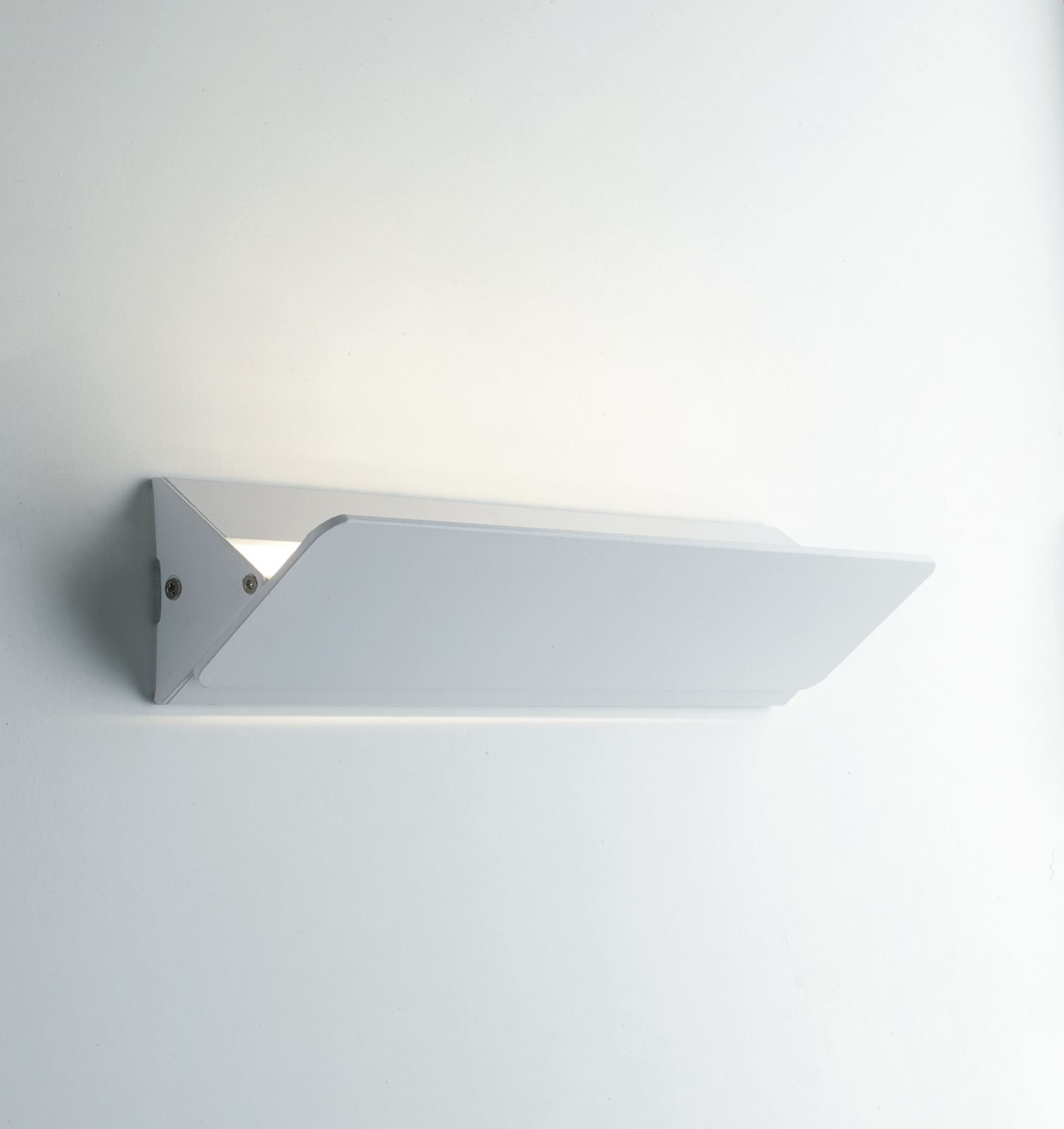 Applique a parete led integrato orientabile 10W 1300 lumen collezione AILERON Applique a parete led integrato orientabile 10W 1300 lumen collezione AILERON